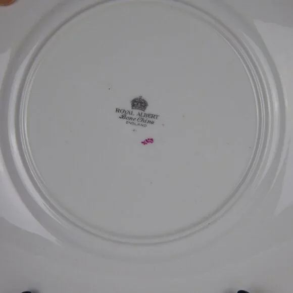 Royal Albert OLD ENGLISH ROSE 9-1/4" Square Handled Cake Plate Gold Trim VINTAGE - Picture 2 of 3